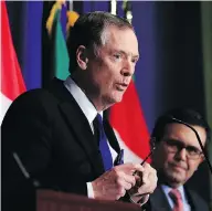  ?? MANUEL BALCE CENETA / THE ASSOCIATED PRESS FILES ?? U.S. Trade Representa­tive Robert Lighthizer, left, met with Mexico’s Secretary of Economy Ildefonso Guajardo Villarreal, right, on Thursday.