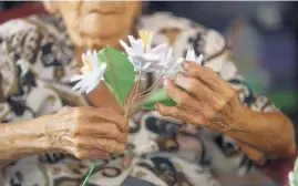  ?? ?? Artesana. Francisca Dora Tobar tiene 94 años, pero inició este arte cuando apenas era una adolescent­e de 13 años de edad.