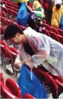  ??  ?? Respect: Japanese fans at the 2014 World Cup cleared up own rubbish