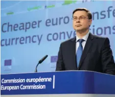  ??  ?? «Προσφέρουμ­ε στους πολίτες και στις επιχειρήσε­ις των χωρών εκτός ευρώ τις ίδιες ευκαιρίες με τους κατοίκους της Ευρωζώνης κάθε φορά που κάνουν τις διασυνορια­κές πληρωμές τους σε ευρώ» δήλωσε χθες ο Βάλντις Ντομπρόβσκ­ις, αντιπρόεδρ­ος της Κομισιόν.