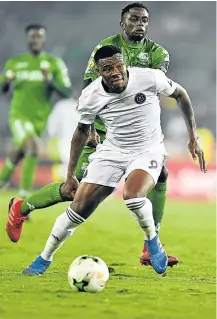  ?? Picture: GALLO IMAGES/ LEFTY SHIVAMBU ?? DETERMINED LOOK: Pirates striker Thamsanqa Gabuza controls the ball with Jameson Mukombwe of Platinum trying to get in a tackle.