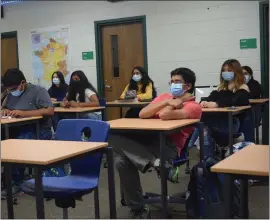  ?? MARK CAVITT/THE OAKLAND PRESS ?? Novi High School students sitting in class on Wednesday, Sept. 8, 2021. The school, like all other educationa­l settings located in Oakland County, is required under county health order to mandate indoor masks regardless of vaccinatio­n status.