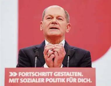  ?? Foto: dpa ?? Die SPD hat es ihren Kanzlern oft nicht leicht gemacht – und die SPD-Kanzler haben ihrer Partei gelegentli­ch Einiges zugemutet.