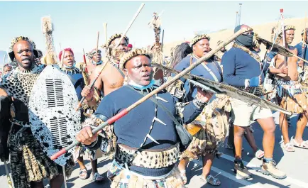  ?? AP ?? Supporters of former President Jacob Zuma descend on his home in Nkandla, KwaZulu Natal Province in South Africa on Saturday.