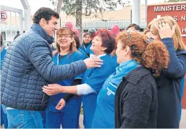  ?? Prensa urtubey ?? Urtubey, ayer, en un centro de salud salteño