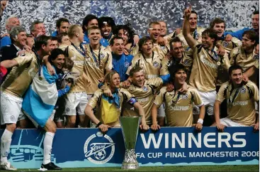  ??  ?? WINNING FORMULA: Zenit St Petersburg celebrate in Manchester after a 2-0 defeat of Walter Smith’s team