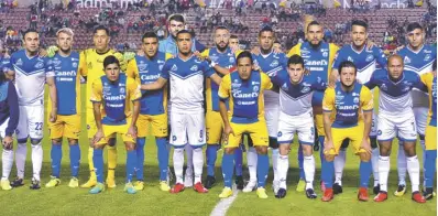  ??  ?? Los jugadores se tomaron la foto.