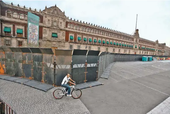  ?? JORGE CARBALLO ?? Palacio Nacional amaneció tapiado, como otros edificios históricos días antes, de cara a la marcha del 8 de marzo.