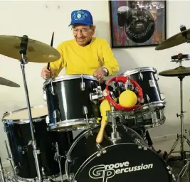  ?? MATIAS J. OCNER mocner@miamiheral­d.com ?? Saul Dreier plays the drums inside his home in Coconut Creek on Tuesday.