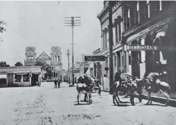  ?? Eye on Santa Fe: Santa Fe’s Early Photograph­ers. ?? Santa Fe Plaza as it appeared to Reuben Gentry on his 1883 visit. The Seligman Building at right was on the site of Gentry’s store. Ana Pacheco, the city historian from 2015 to 2017, will deliver a presentati­on titled