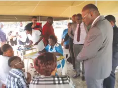 ??  ?? Health and Child Care Minister Dr David Parirenyat­wa and his Permanent Secretary Dr Gerald Gwinji interact with some of the typhoid suspected patients at Mkoba polyclinic in Gweru
