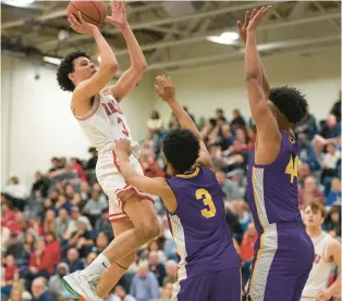  ?? DAVID GARRETT/SPECIAL TO THE MORNING CALL ?? Parkland’s Jayden Thomas puts up a shot in the quarterfin­al win over Roman Catholic.