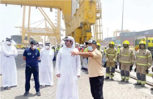  ??  ?? ↑
Sheikh Maktoum Bin Mohammed tours Jebel Ali Port on Thursday.