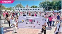  ?? ?? CANCÚN z Los ciudadanos llegaron hasta la plaza frente a la sede de la Alcaldía para reclamar respeto al trabajo del INE.