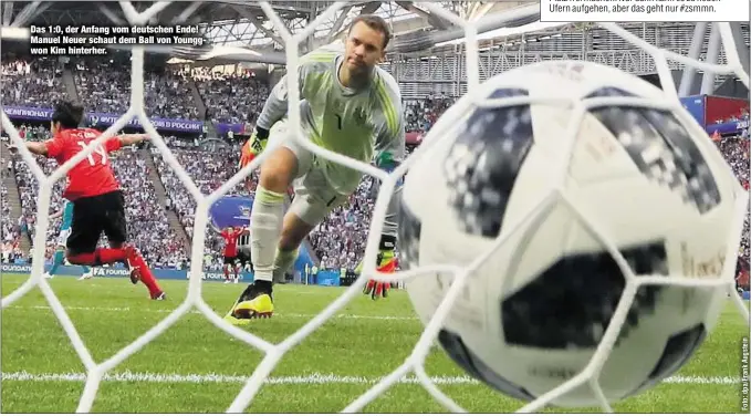  ??  ?? Das 1:0, der Anfang vom deutschen Ende! Manuel Neuer schaut dem Ball von Younggwon Kim hinterher.