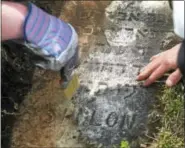  ?? ARNOLD GOLD — NEW HAVEN REGISTER ?? The inscriptio­n on a tombstone at the Hebrew Free Cemetery in East Haven.