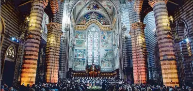  ??  ?? L’esecuzione nel duomo di Orvieto giovedì scorso del Mosè in Egitto. protagonis­ta il Teatro San Carlo di Napoli