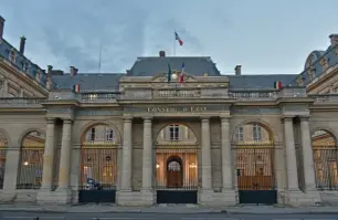  ?? ?? Le Palais-Royal, propriété des Orléans de 1692 à 1848, abrite le Conseil d'État depuis 1875.