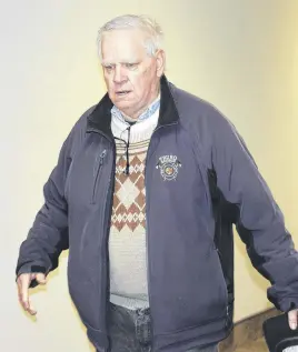  ??  ?? Child sexual offender Arthur Chestnut is seen making his way into a Truro court prior to his sentencing on Nov. 20.
HARRY SULLIVAN/TRURO NEWS