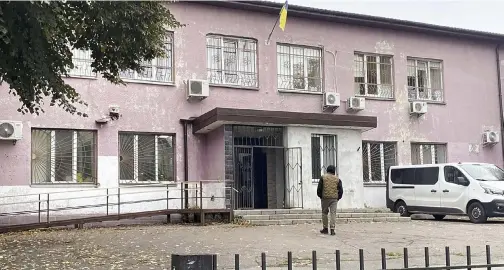  ?? The Yomiuri Shimbun ?? A court is seen in Kyiv on Sept. 22, where the Turkish coordinato­r prosecuted by Ukrainian authoritie­s did not attend the organ traffickin­g trial held there.