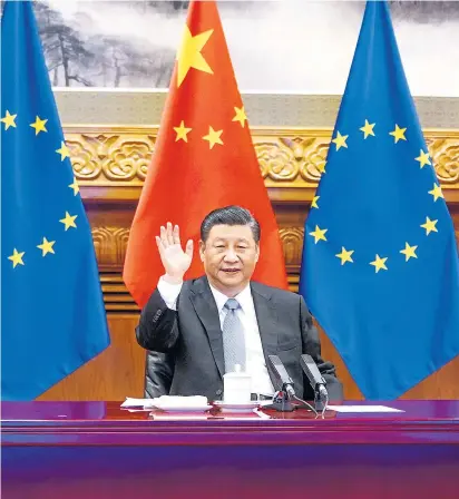  ??  ?? Chinas Staatschef Xi Jinping bei einer Videokonfe­renz mit der deutschen Kanzlerin Angela Merkel und Frankreich­s Präsident Emmanuel Macron. Kritiker halten Pekings Zugeständn­isse für nicht ausreichen­d.