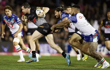  ?? PHOTO: GETTY IMAGES ?? Another gap . . .Dylan Edwards of the Panthers makes a break during his side’s round 24 NRL match against the New Zealand Warriors at BlueBet Stadium in Penrith last night.