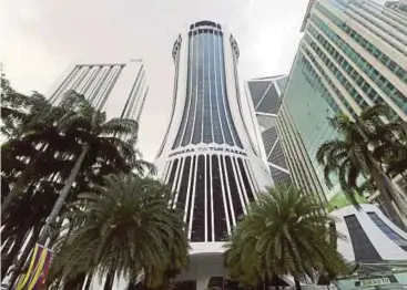  ?? FILE PIC ?? The Malaysian Anti-Corruption Commission confirms its officers were at Menara Tabung Haji in Kuala Lumpur yesterday.