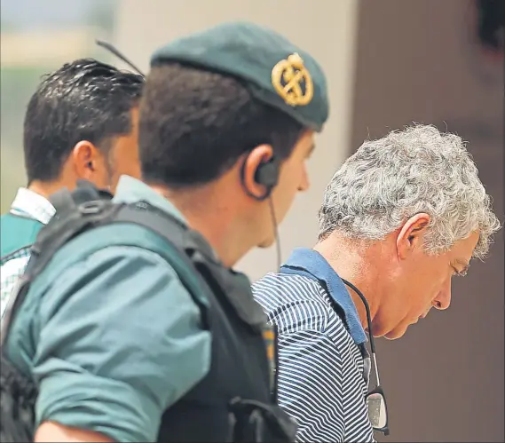  ?? FOTO: AP ?? Sólo once díasHan pasado desde que la Guardia Civil detuvo al presidente de la RFEF, Ángel Villar, y el juez Santiago Pedraz envió a la cárcel al máximo dirigente del fútbol español