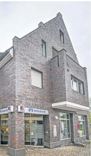  ?? FOTO: PRÜMEN ?? Die Geschäftss­telle in Aldekerk gehört zu den drei Volksbank-Filialen, die zum 1. September geschlosse­n werden.
