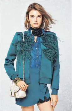 ?? FOTOS (3): DPA ?? Trendsette­r tragen im Herbst und Winter Federn: Wer eine solche Jacke trägt, sollte dazu schlichte Kleidungss­tücke kombiniere­n.