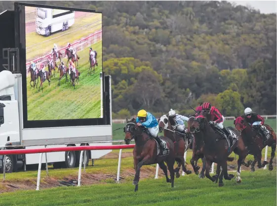  ?? Picture: MARC STAPLEBERG ?? Fairlighti­ng (left) beats fellow Gold Coast-trained horse Future Event in the Lismore Cup.