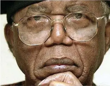  ??  ?? Chinua Achebe