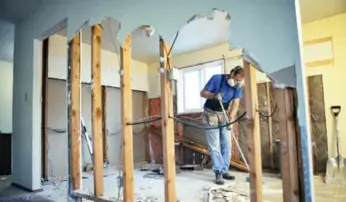  ?? ISTOCK PHOTOS ?? Before knocking down walls and ripping up hardwood, make sure the renovation is worth the expense.