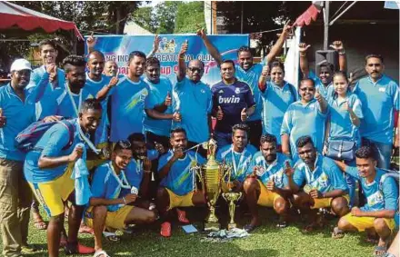  ?? PIC BY K. KANDIAH ?? IRC ‘A’ players and officials jubilate after winning the Penang Indian Recreation Club Champion Cup Open Football tournament recently.