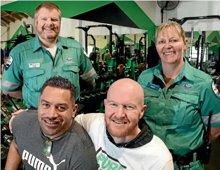  ?? CAMERON BURNELL/STUFF ?? Adrian Owen, left, saved Matt Gilmartin’s life after he had a cardiac arrest in his Miramar gym last month. Paramedics Mark Shakespear­e and Amanda Bird also played key roles in the incident.