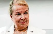  ??  ?? Die Zustimmung von Sozialmini­sterin Beate HartingerK­lein (FPÖ) braucht das AMS, um Rücklagen von 200 Millionen Euro flüssig zu machen