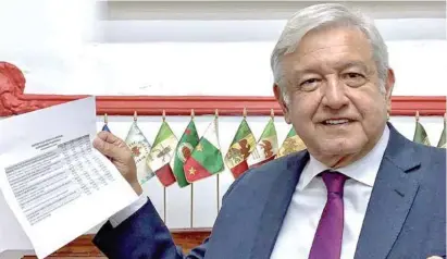  ??  ?? COMPROMISO. López Obrador aseguró en un video que respetará los equilibrio­s macroeconó­micos.