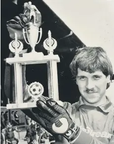  ??  ?? David Seaman with his Posh ‘Player-of-the-Year’ prize.