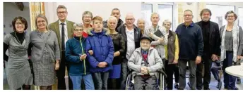  ??  ?? Entouré du personnel, des élus et de sa famille, Edmond Duchemin a fêté ses 100 ans.