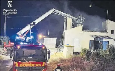  ?? SIAB ?? El fuego afectó a diversos materiales y utensilios dedicados al riego, sobre todo los de material plástico.