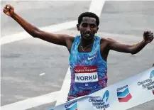  ?? Yi-Chin Lee / Houston Chronicle ?? Ethiopia’s Bazu Worku added this year’s Chevron Houston Marathon men’s title to those he won in 2013 and 2014.