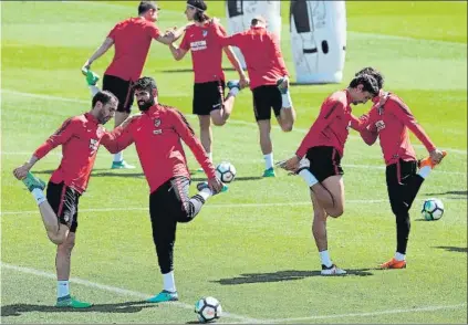  ?? FOTO: EFE ?? Entrenamie­nto del Atlético de Madrid, ayer en el Cerro del Espino de Majadahond­a, última sesión antes del partido de hoy