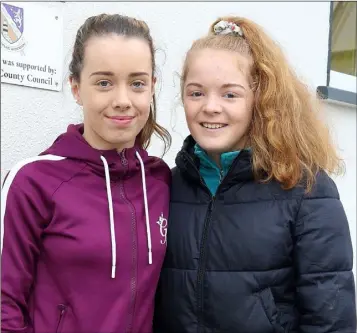  ??  ?? Donna Delahunty and Jessica Blyth taking part in the Bree Youth Club Winter Fun Run/Walk.