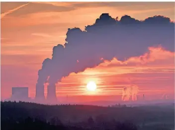  ?? FOTO: DPA ?? Ein Blick auf dasKohlekr­aftwerk Lippendorf südlich von Leipzig.