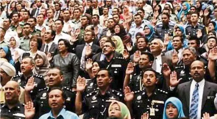  ??  ?? Right size: Civil servants taking an oath. The ratio of public servants to the country’s population is 1:20, which is ‘still an ideal ratio’, says Mohd Zuki. — Filepic/The Star