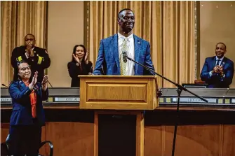  ?? Brontë Wittpenn/The Chronicle ?? Oakland’s next police chief, Floyd Mitchell, speaks during a news conference Wednesday at Oakland City Hall. He said he will work to end federal monitoring in place for two decades.