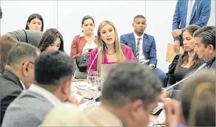  ?? TOMADO DE LA ASAMBLEA NACIONAL ?? Sesión. La presidenta del CPCCS, Nicole Bonifaz, y la consejera Yadira Saltos asistieron a la mesa legislativ­a.