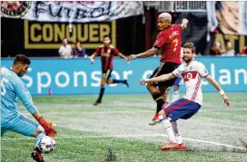  ?? MIGUEL MARTINEZ / MUNDO HISPANICO ?? Josef Martinez gives Atlanta United a 2-1 lead with his 19th goal of the season in Sunday’s 2-2 tie with Toronto.