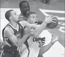  ?? Robert Gauthier Los Angeles Times ?? CLIPPERS FORWARD Blake Griffin battles Golden State’s Stephen Curry, left, and Draymond Green for a rebound.