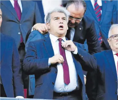  ?? Enric Fontcubert­a / Efe ?? Joan Laporta, a la llotja del Camp Nou en el partit davant l’Osasuna.